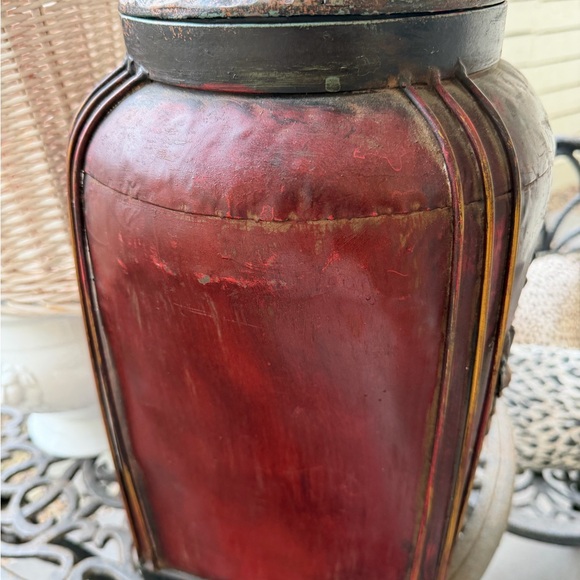 Large metal decorative urn - Picture 5 of 5